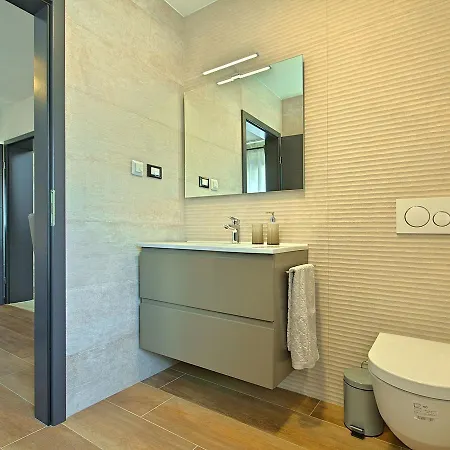 M Villa *