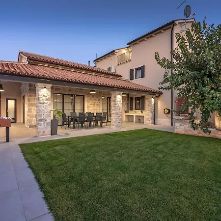 M Villa *