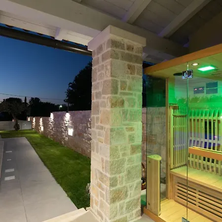 M Villa *