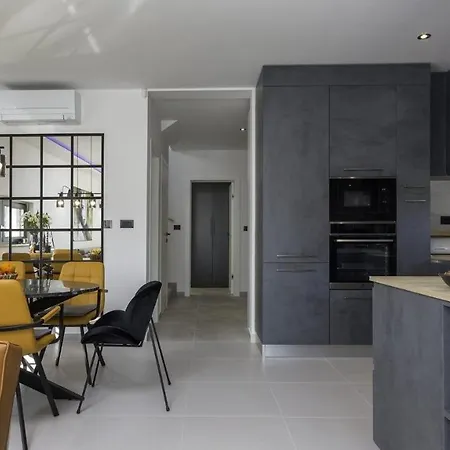 Guest house M