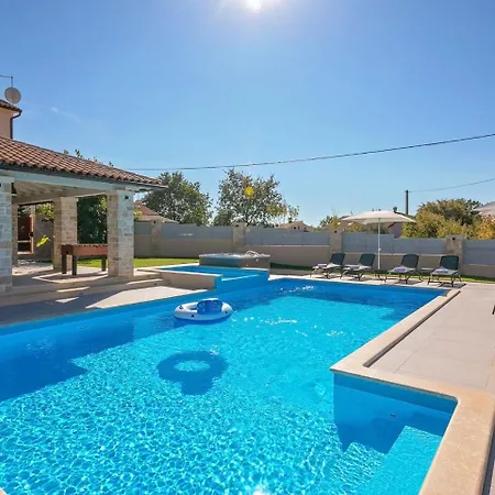 M Villa *