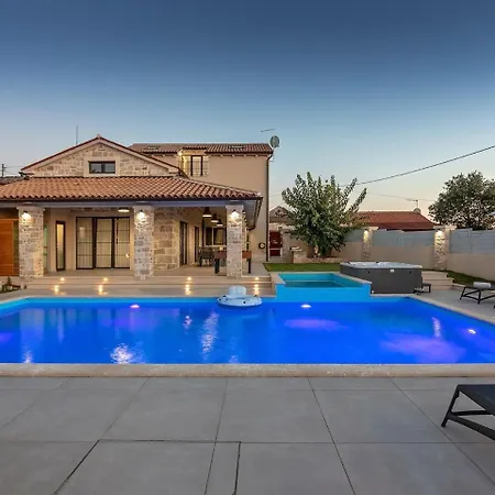 M Villa *